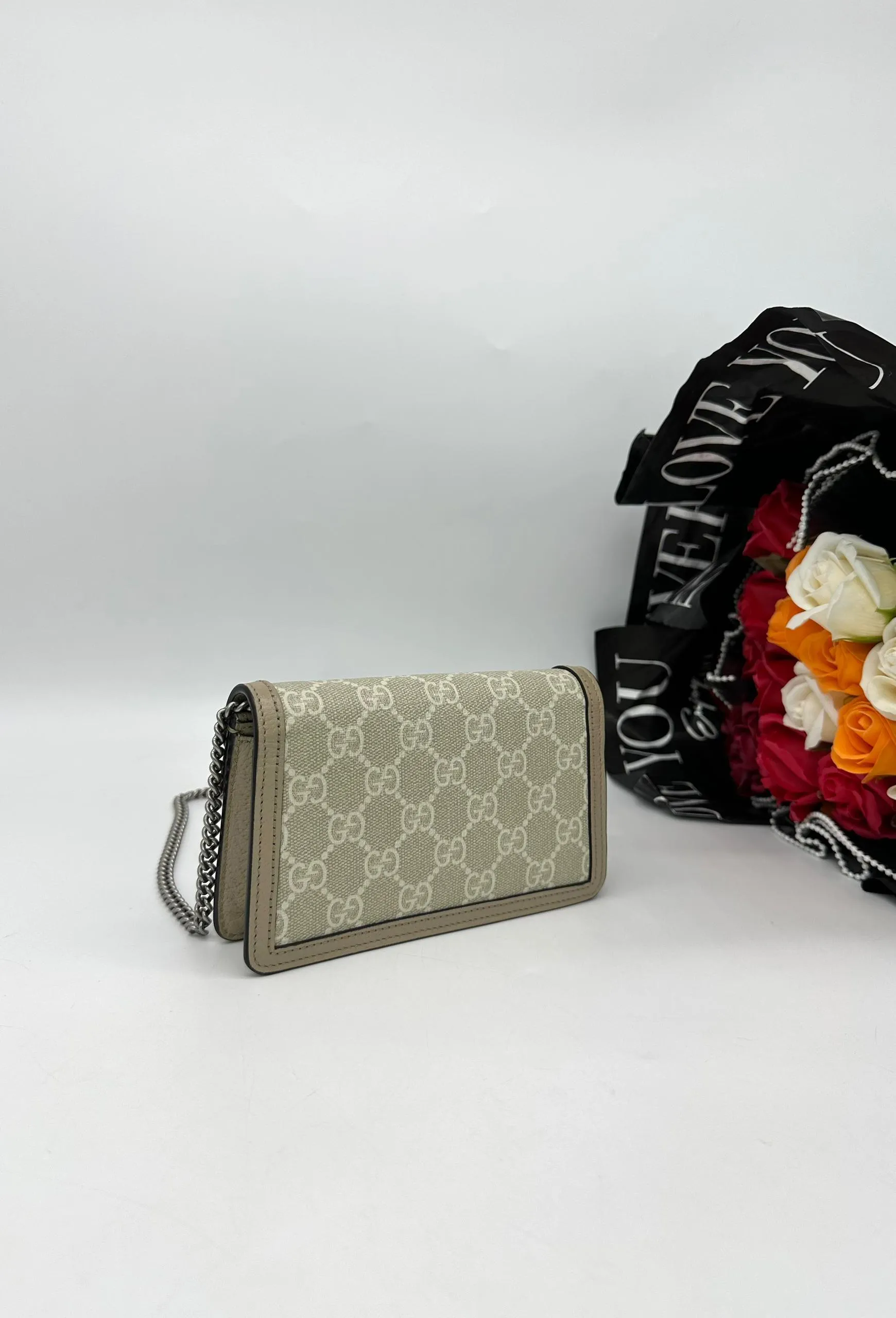 GUCCI Beige & White Dionysus Super Mini Crossbody Chain On Wallet