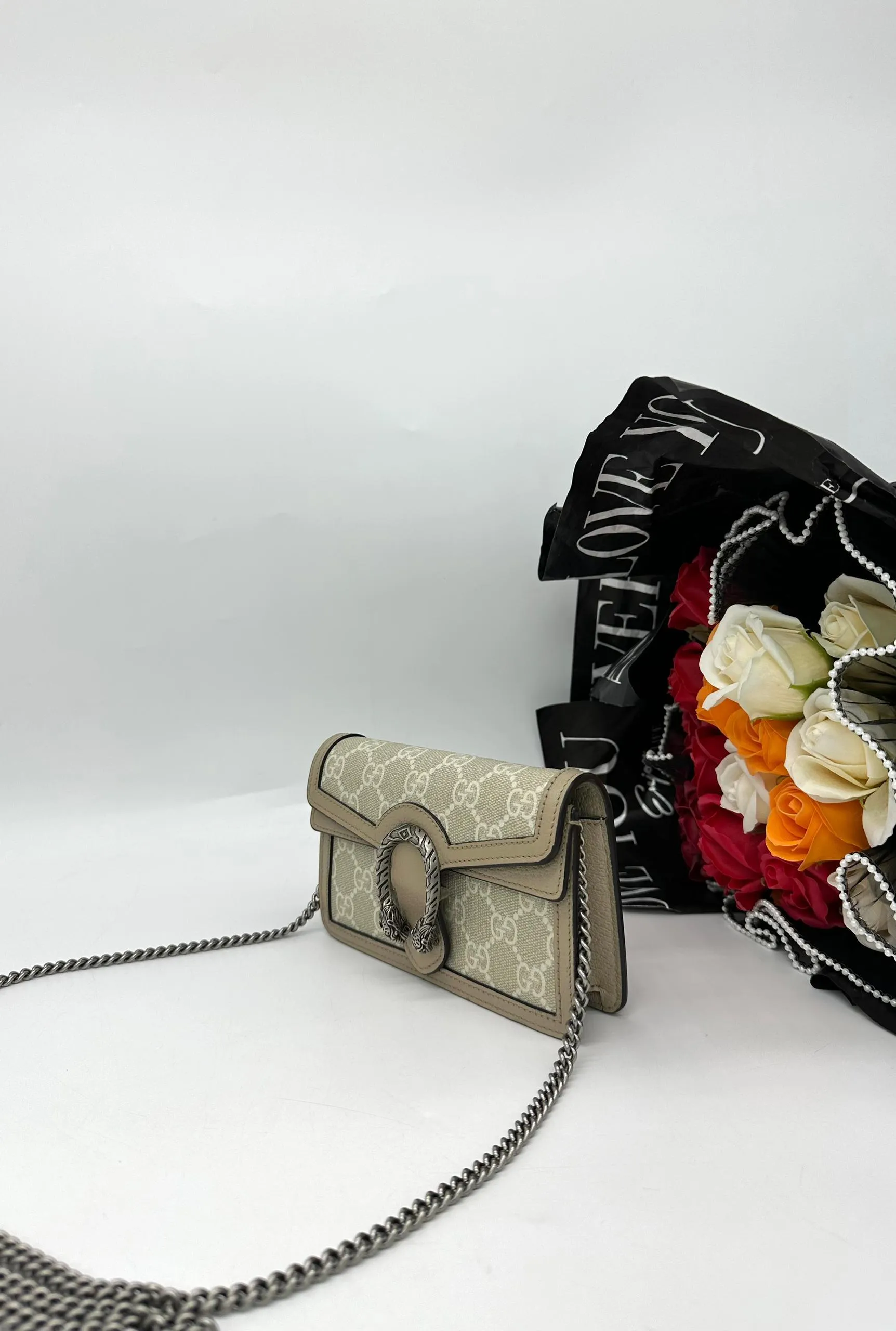 GUCCI Beige & White Dionysus Super Mini Crossbody Chain On Wallet