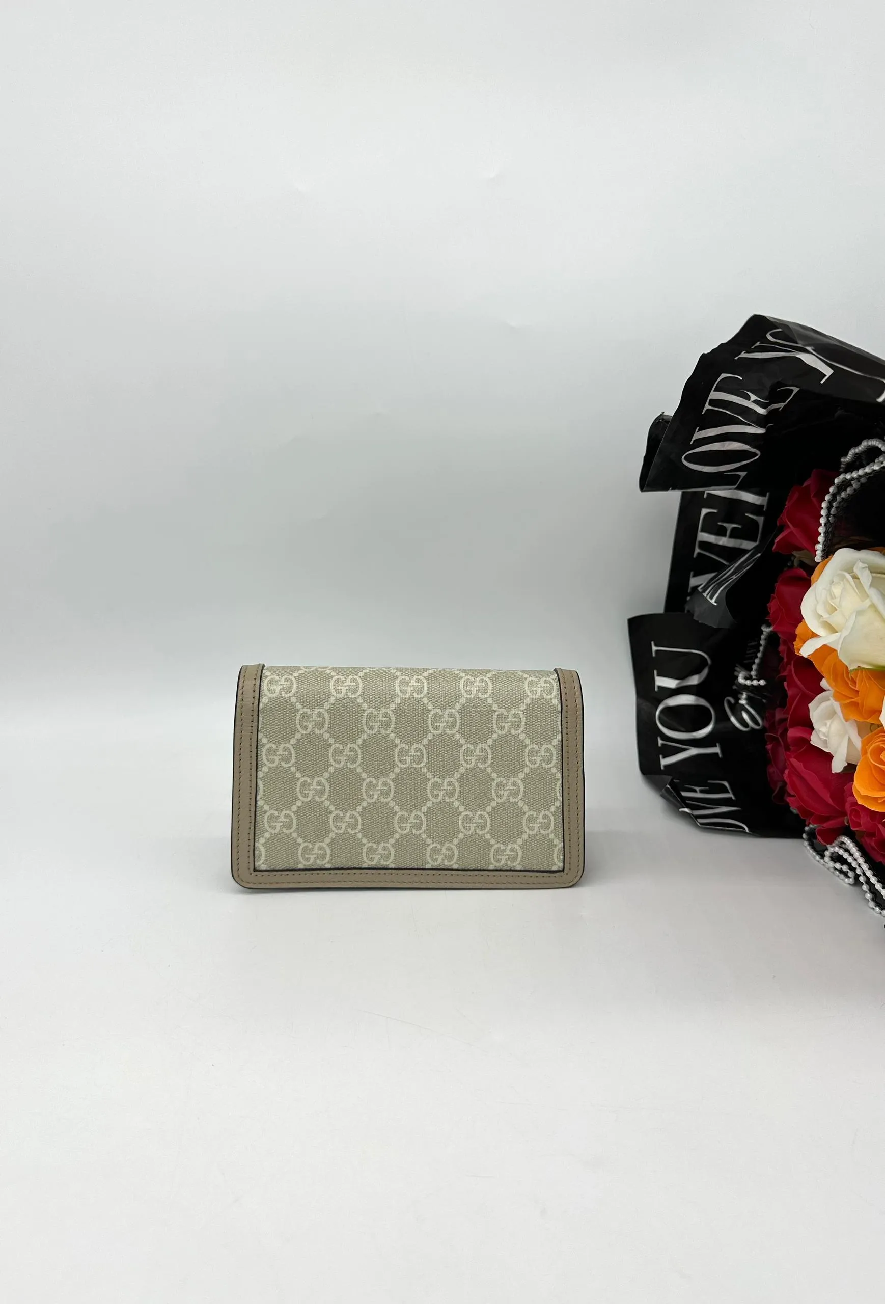 GUCCI Beige & White Dionysus Super Mini Crossbody Chain On Wallet